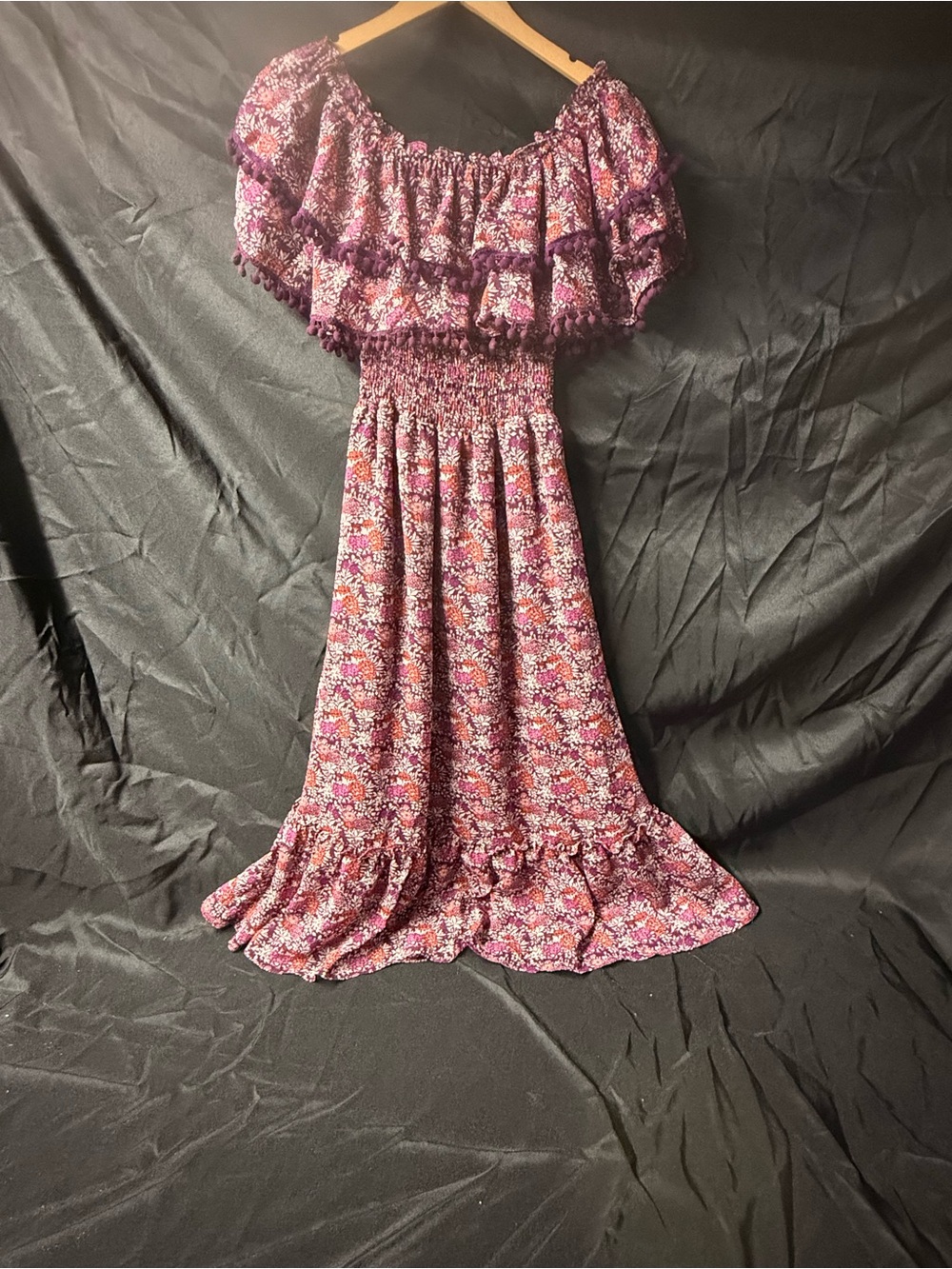 Miss Off-Shoulder Floral Maxi Dress in Plum Pink size XS